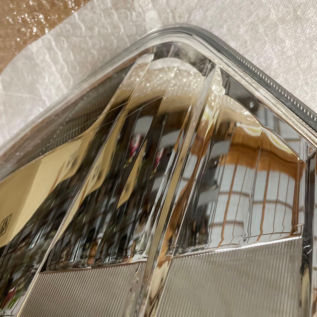 トヨタ純正プリウスα 左テールランプ　STANLEY47-46