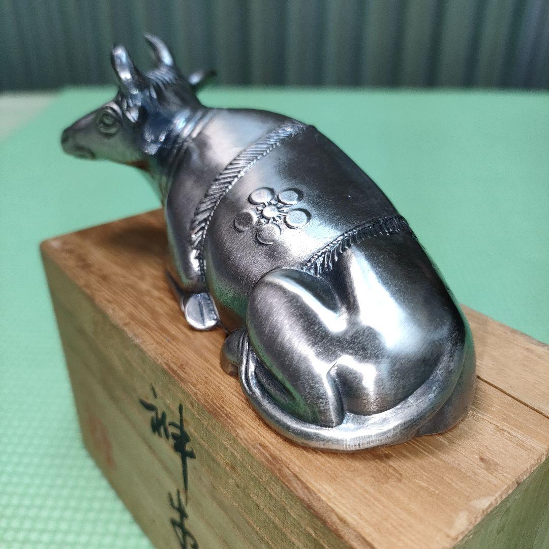 【新春特価 】神牛　大阪天満宮　置物　撫で牛　金属製　木製箱入　牛の置物