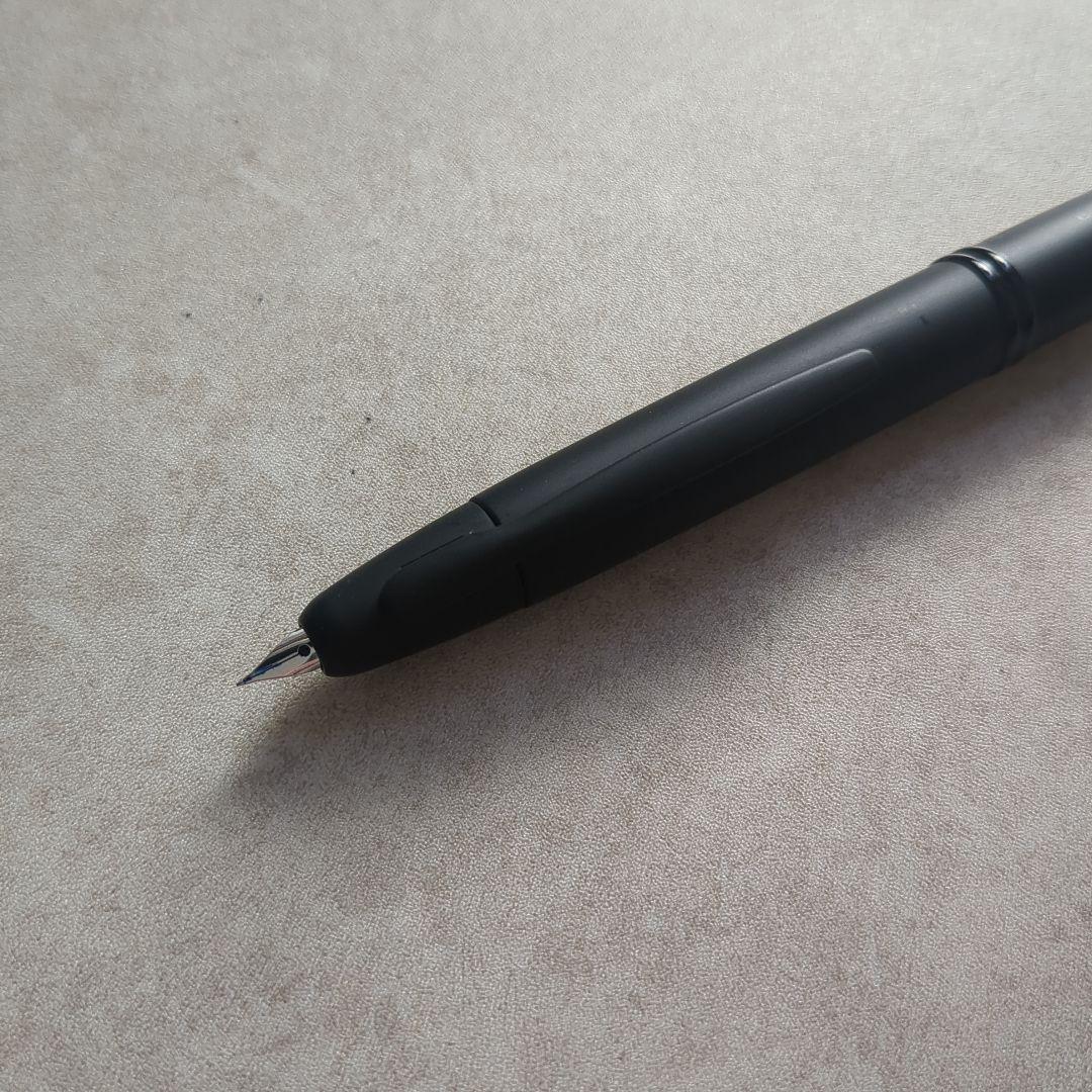 【ぽんず】PILOT　キャップレス　マットブラック　ノック式万年筆