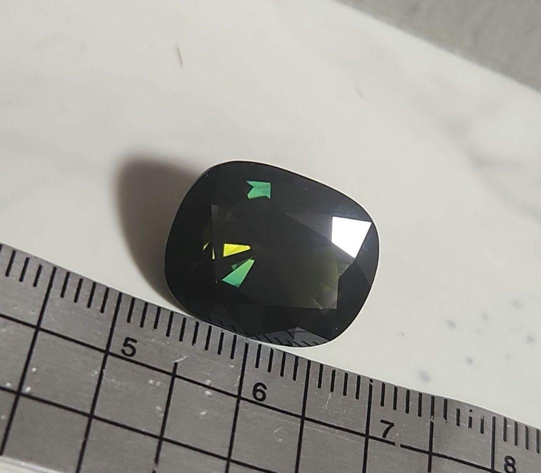 最大級サイズ天然グリーンサファイア 11.548ct