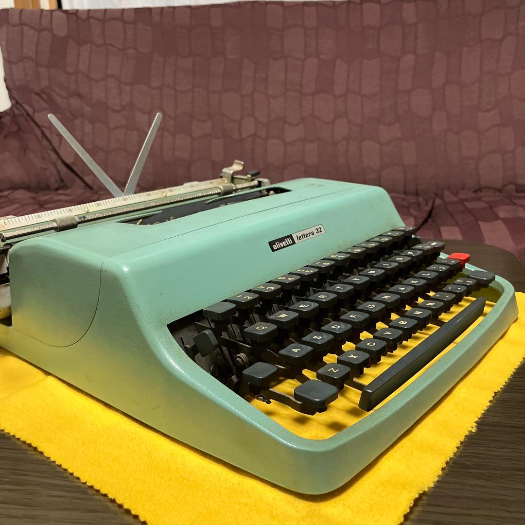 ほぼ完動品　タイプライターOlivetti Lettera 32 #497