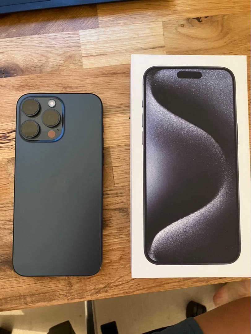 Apple iPhone 15 Pro Max ブルーチタン　本体