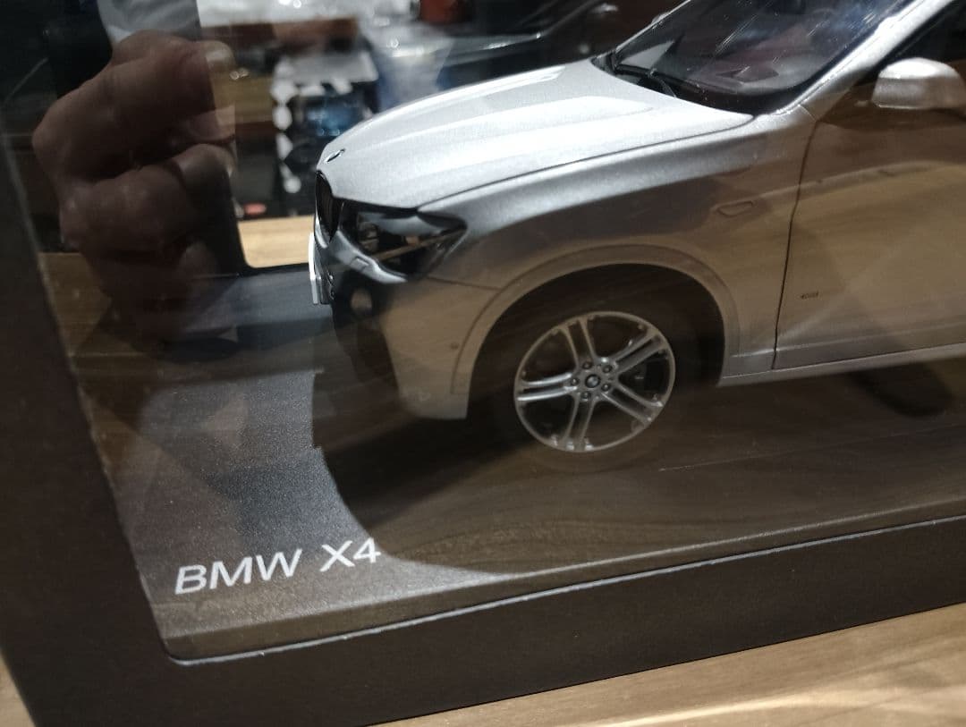 1/18 BMW X4 F26　ディーラー品　ミニカー　シルバー