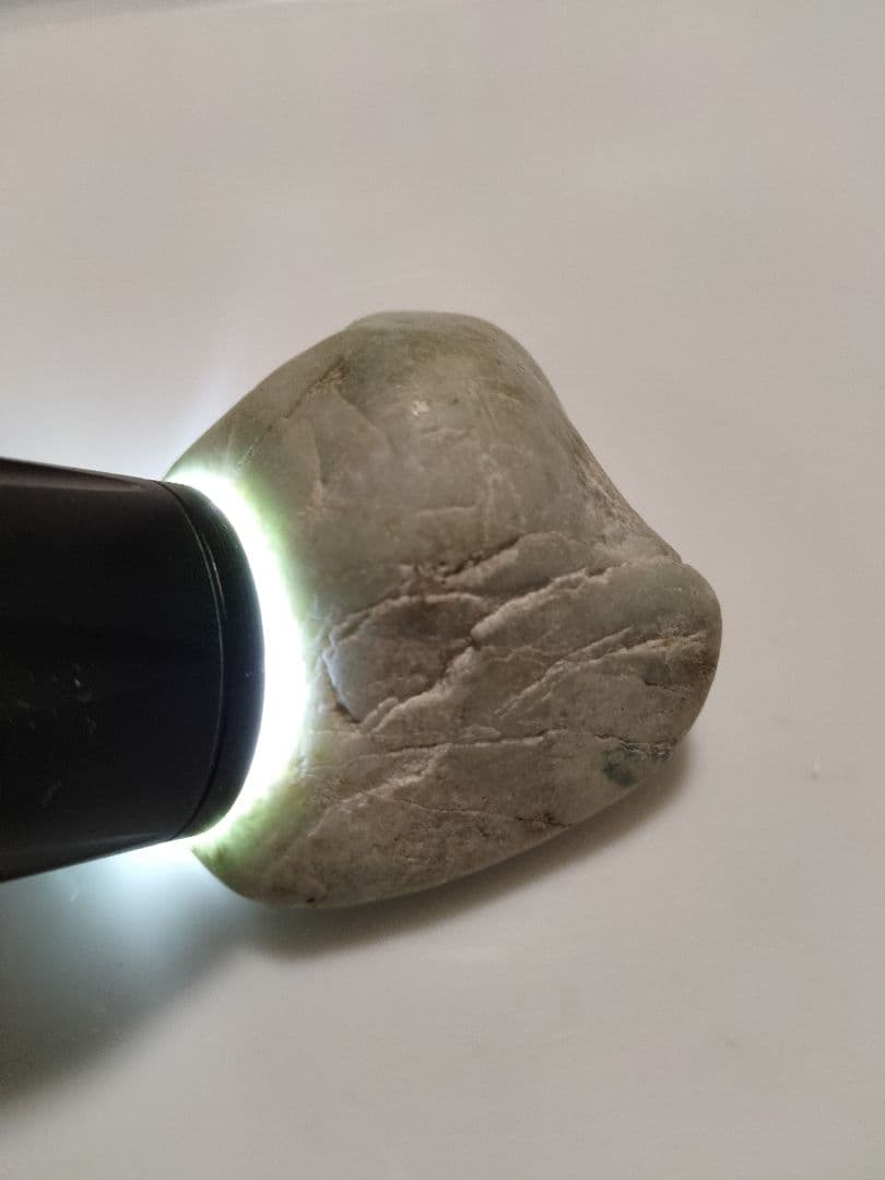 国石翡翠　新潟県 糸魚川市姫川翡翠　原石　翡翠　糸魚川翡翠　ヒスイ　ひすい