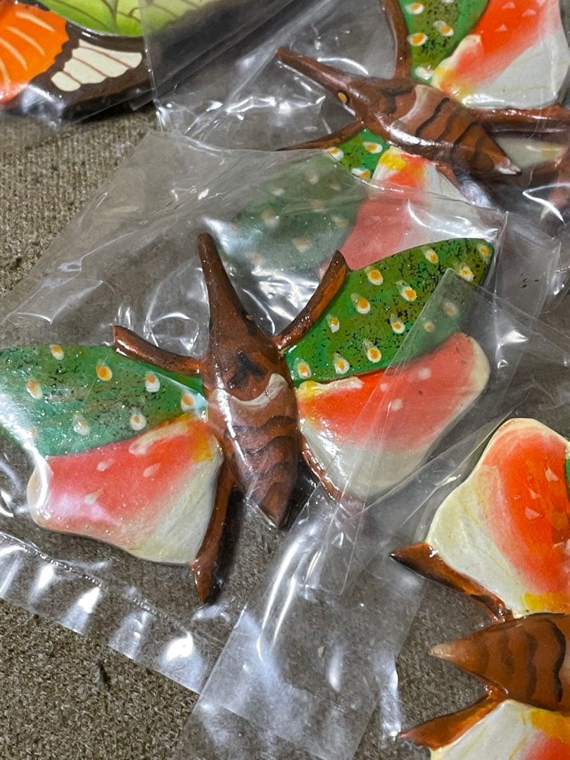 【大量まとめ売り】木彫りの蝶々　海外土産　かわいい　チョウチョ