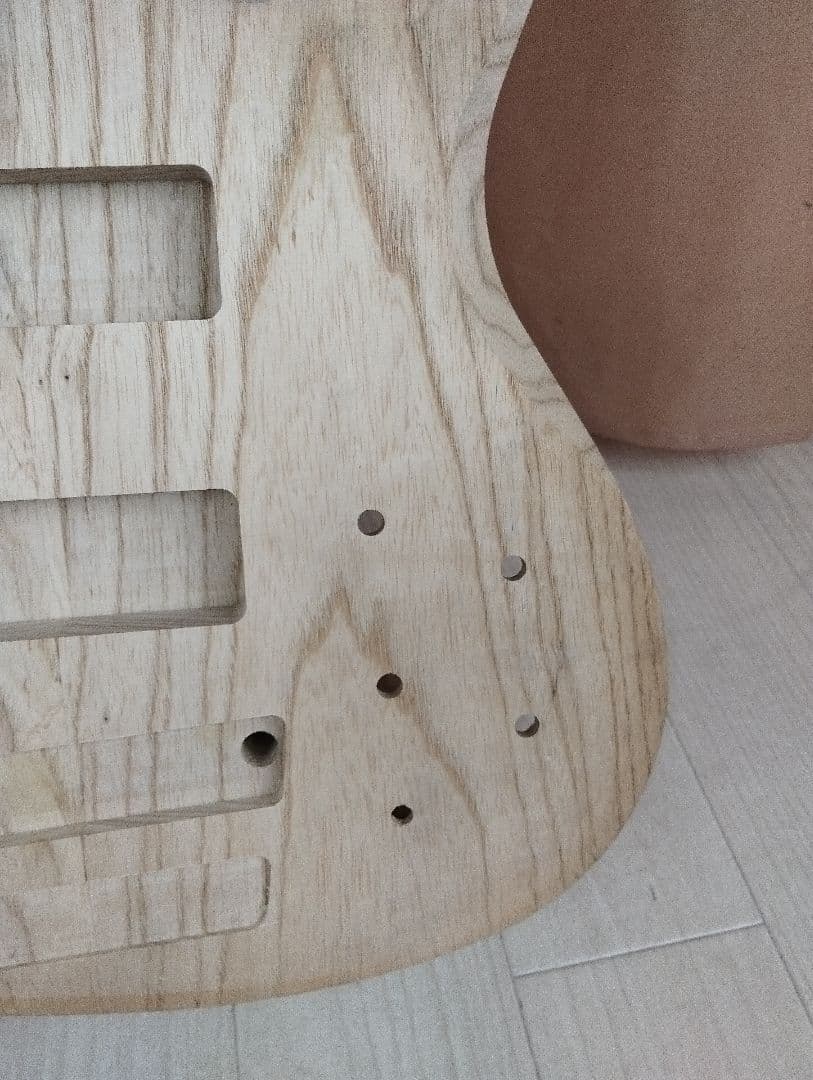 ② AKAI アカイ 赤井電機 エレキギター ボディ