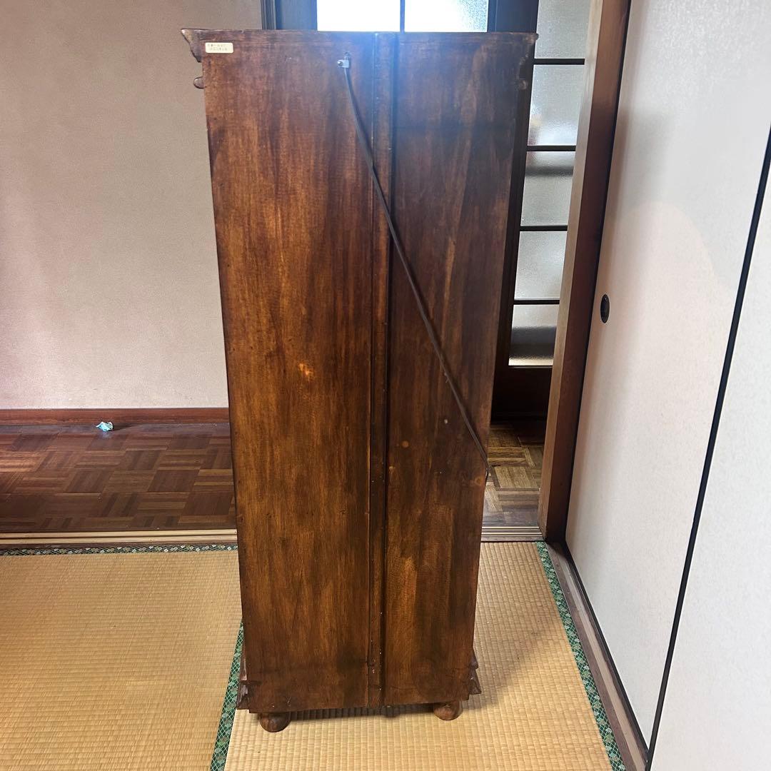 照明付き アンティーク調ガラスキャビネット 鍵付き