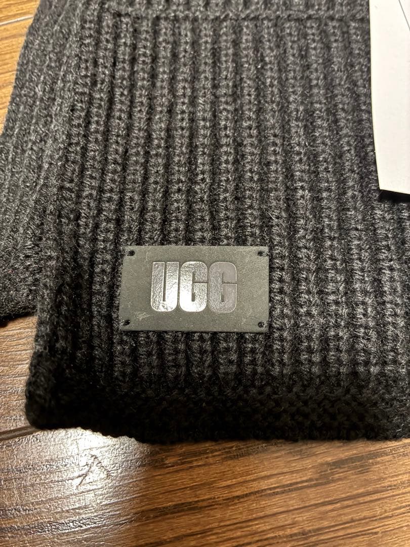 ⭐︎サンドイッチ⭐︎UGG ブラック ニットマフラー 牛革ロゴ 未使用新品