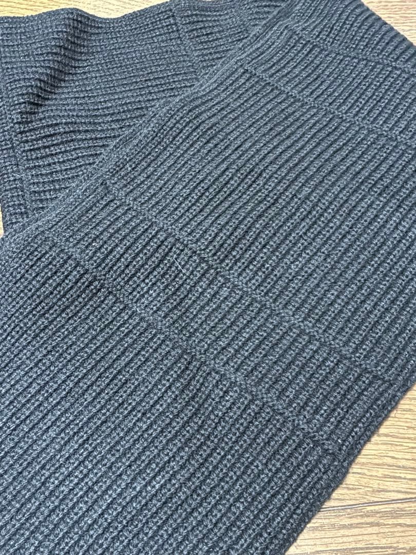 ⭐︎サンドイッチ⭐︎UGG ブラック ニットマフラー 牛革ロゴ 未使用新品