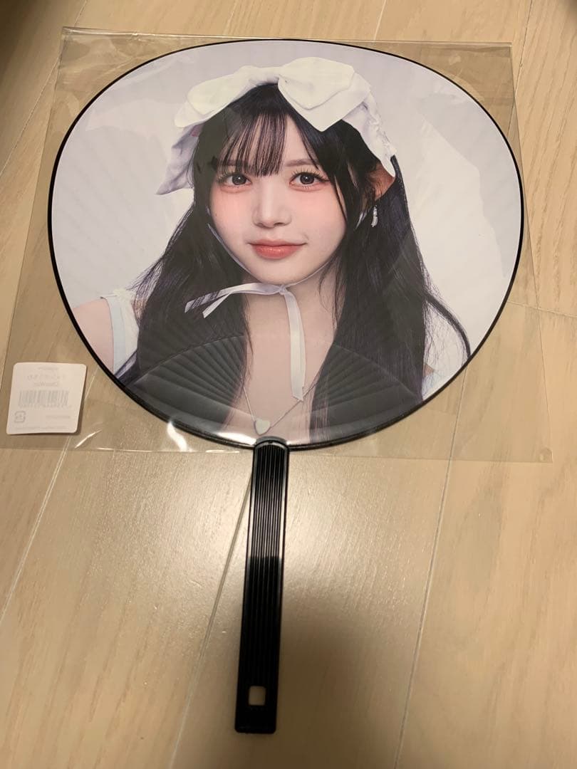 tripleS うちわ　チェウォン