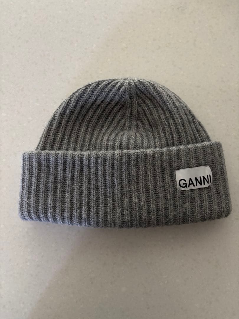 GANNI グレー ニット帽 (ほぼ新品)