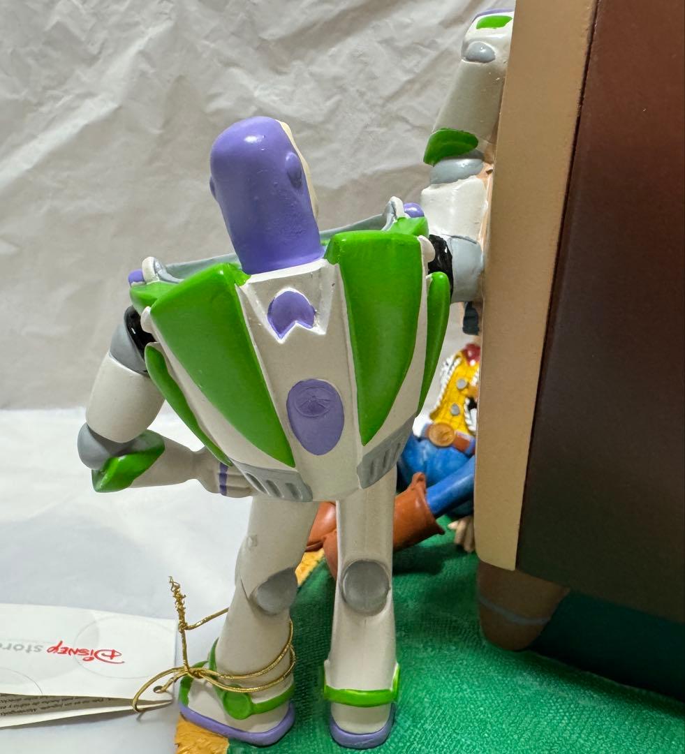 ディズニーストア トイストーリー2 TV型 オルゴール付きスノーグローブ