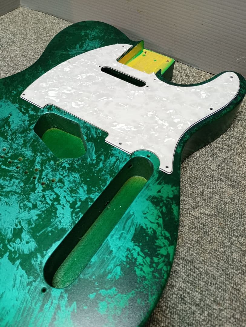 テレキャスター 塗装済ボディ ホワイトパールピックガード付き