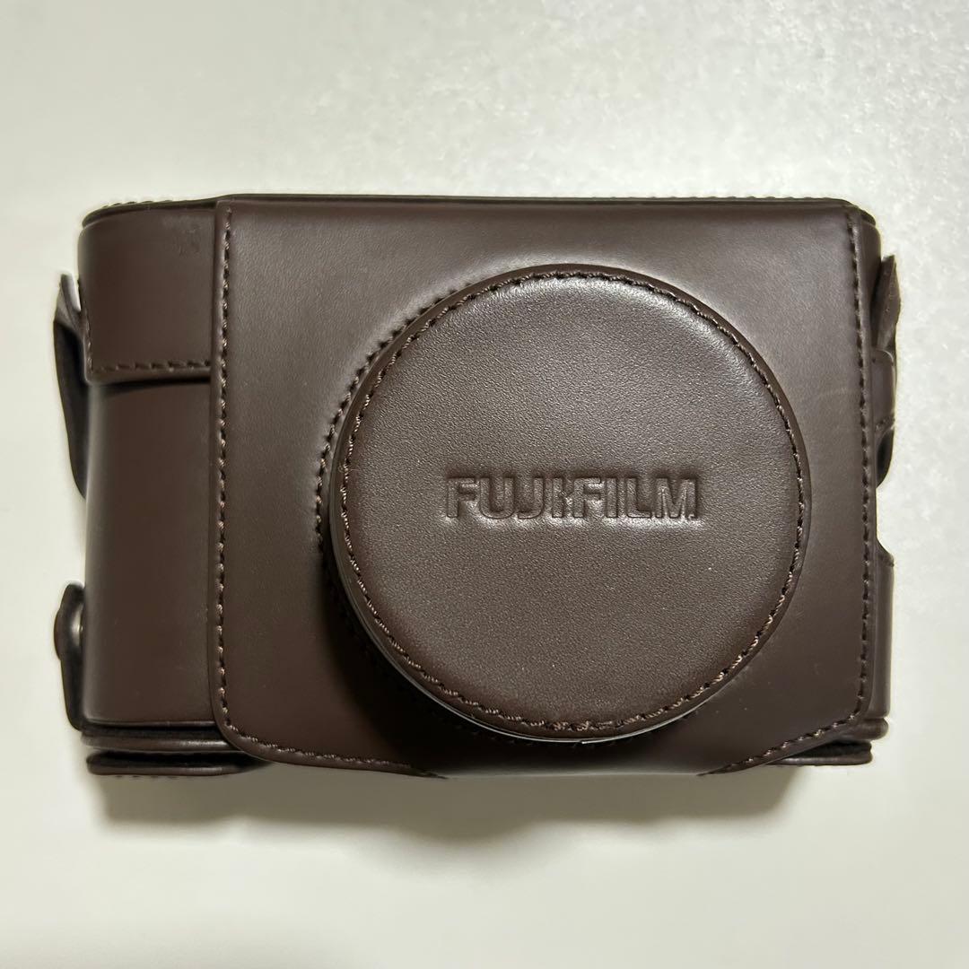 【美品】FUJIFILM X100F シルバー 純正レザーケース＋サムグリップ付