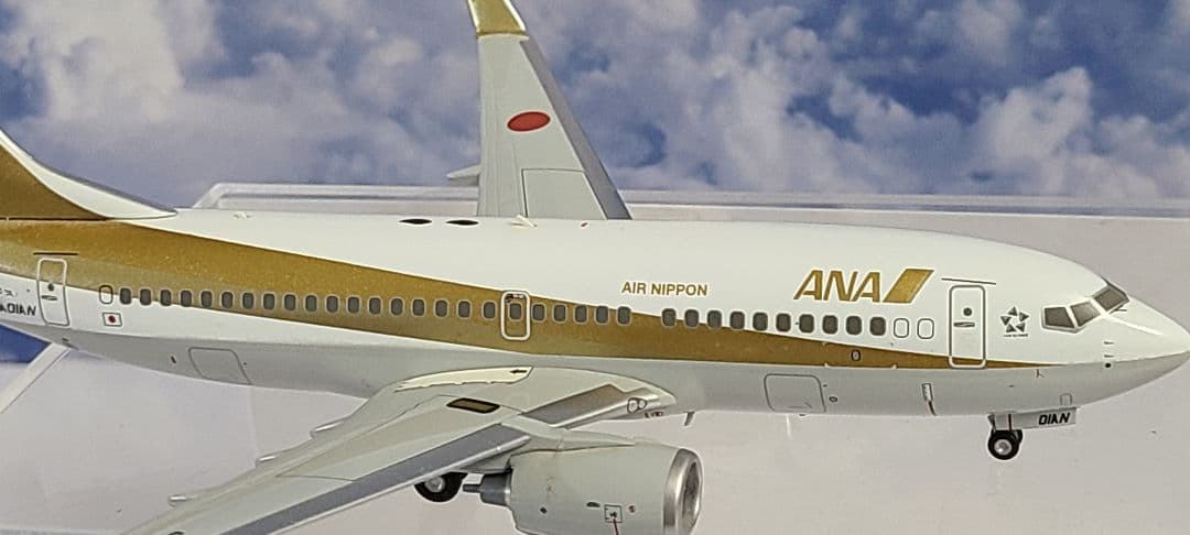 B737-700 ANA ゴールドジェット JA01AN