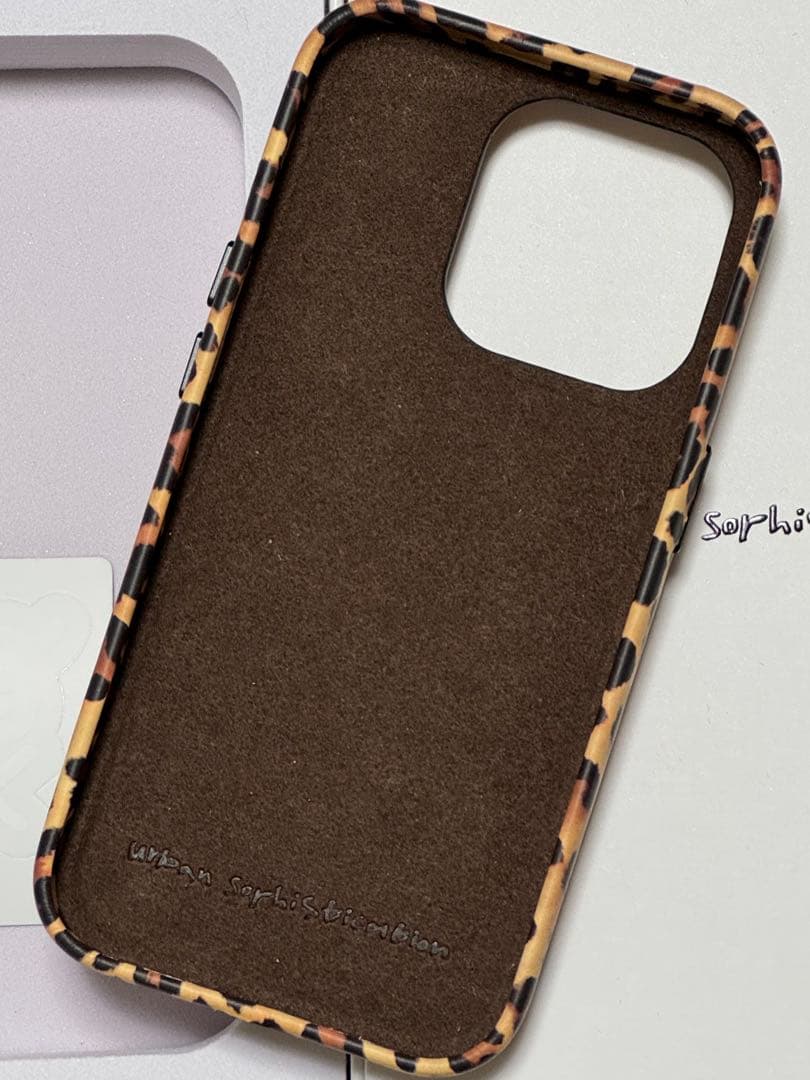 urban sophistication iPhone15 Pro レオパード