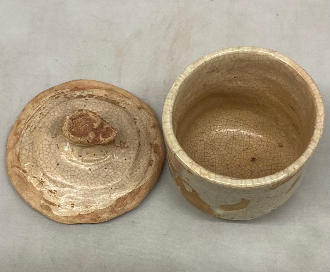 B388s 蟹彫茶碗　蓋付　玉井楽山作　天神蟹　愛媛　伊予　楽山焼　キズ有