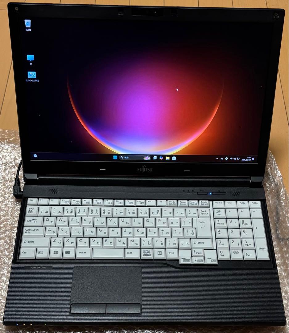 富士通LifeBook 15.6Inch SSD256GBメモリ8GB　FHD