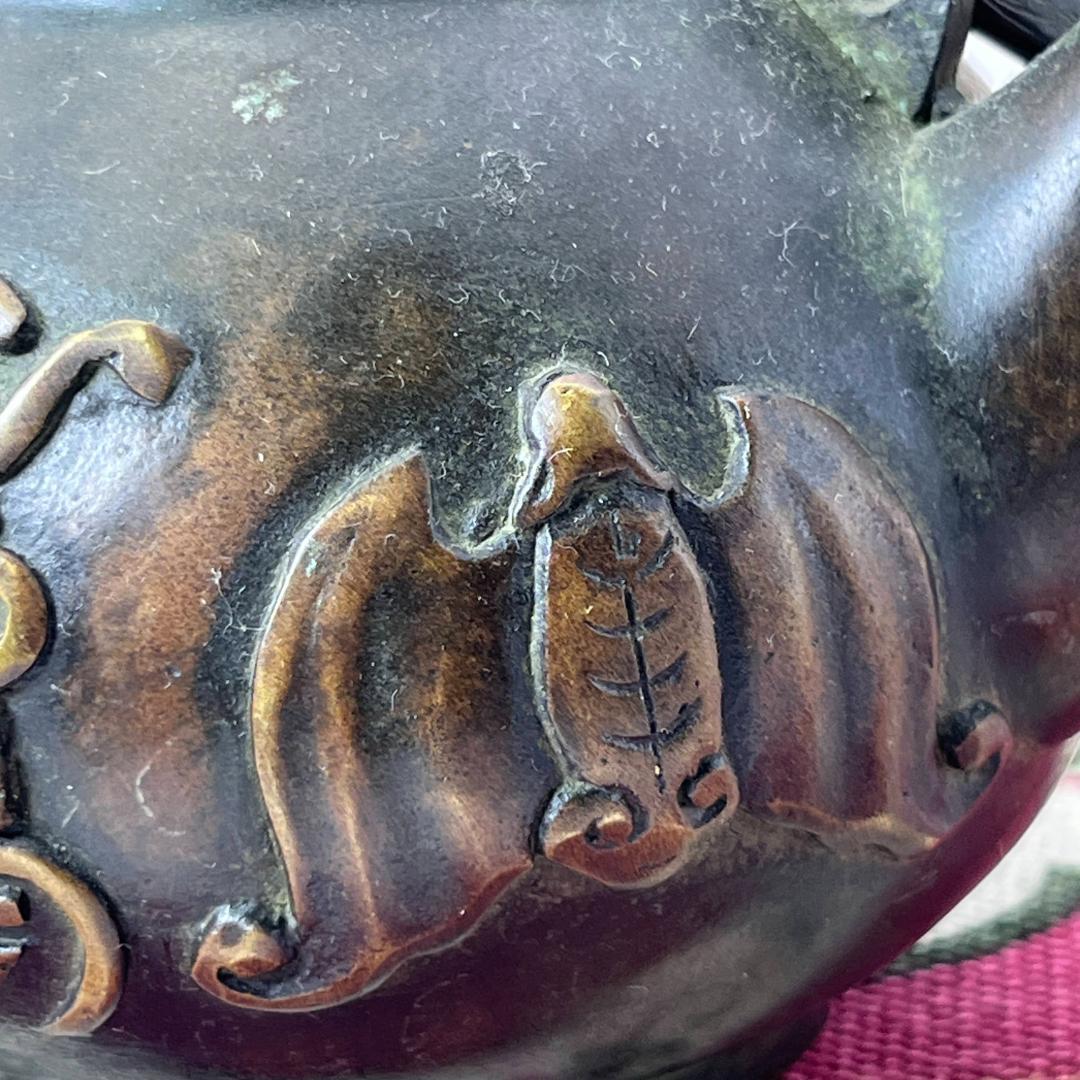 【週末セール】上海骨董街　茶瓶　銅製　大明宣徳年製刻印あり　上海骨董街