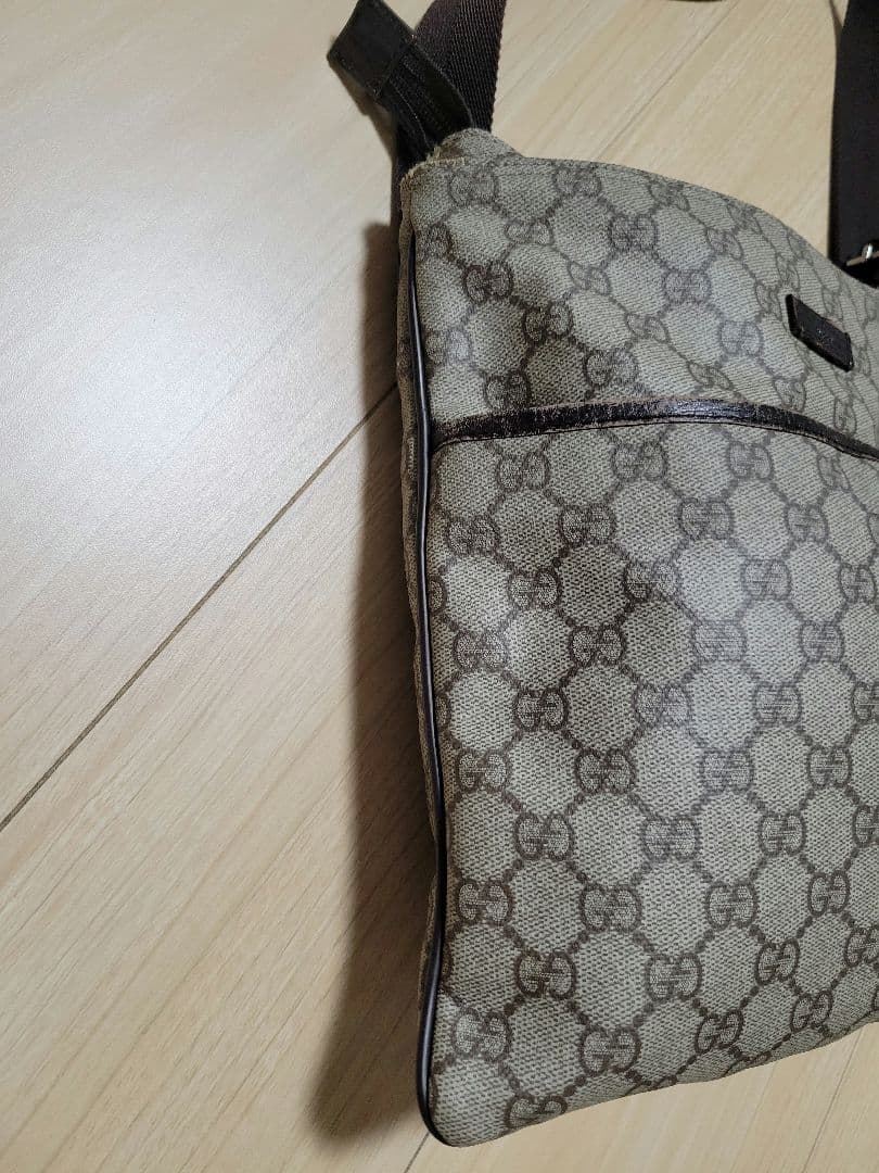 GUCCI グッチ ショルダーバッグ サコッシュ 斜め掛け GGスプリーム 茶系