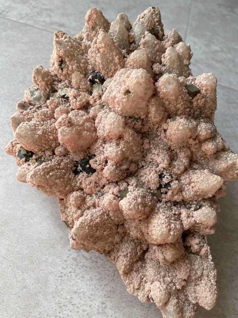 青森県尾太鉱山産　天然石約2.7㌔　ピンク　希少品