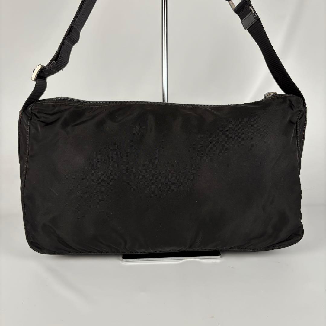 プラダ ナイロン 三角ロゴ ショルダーバッグ　ブラック