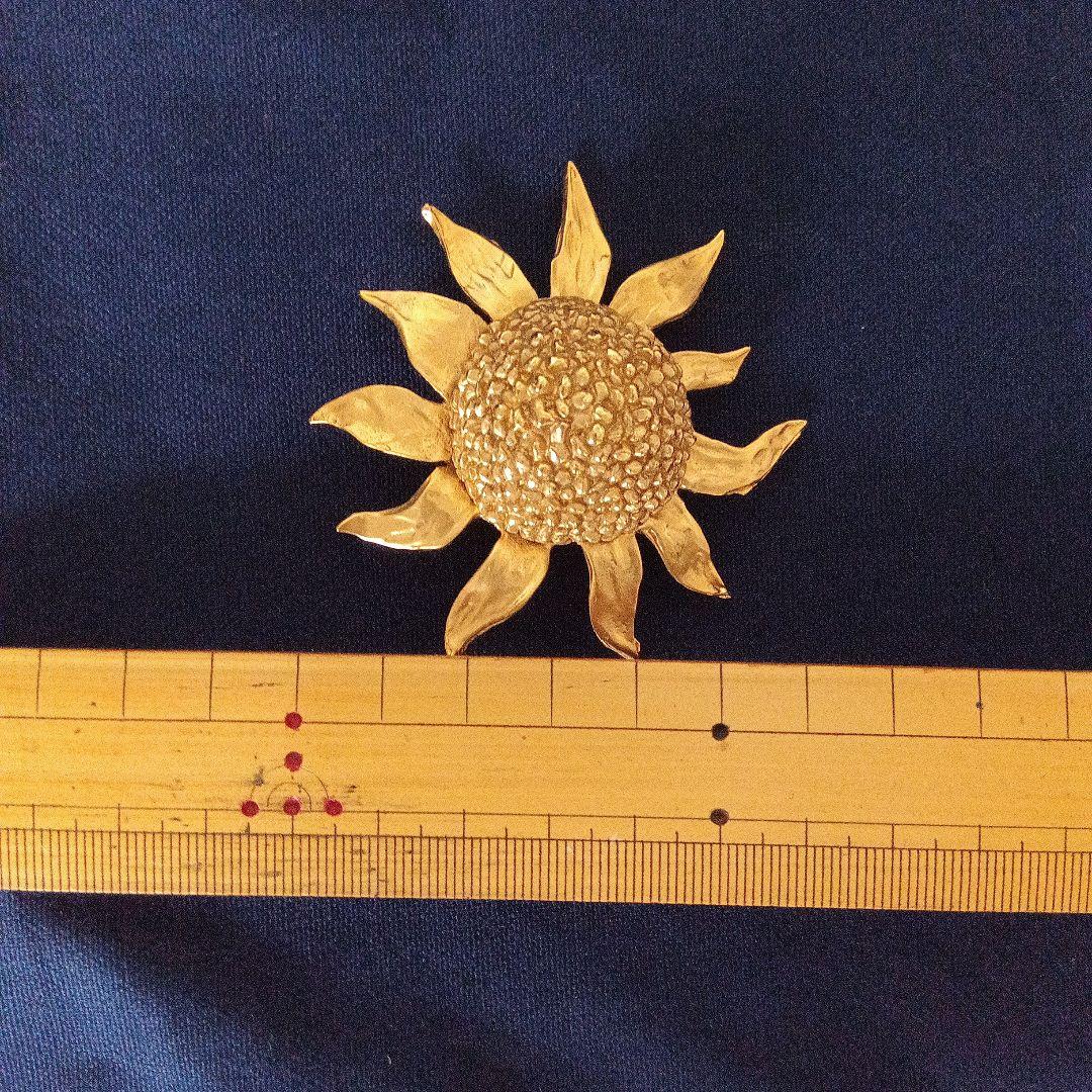 イヴ サンローラン　ブローチ　新品