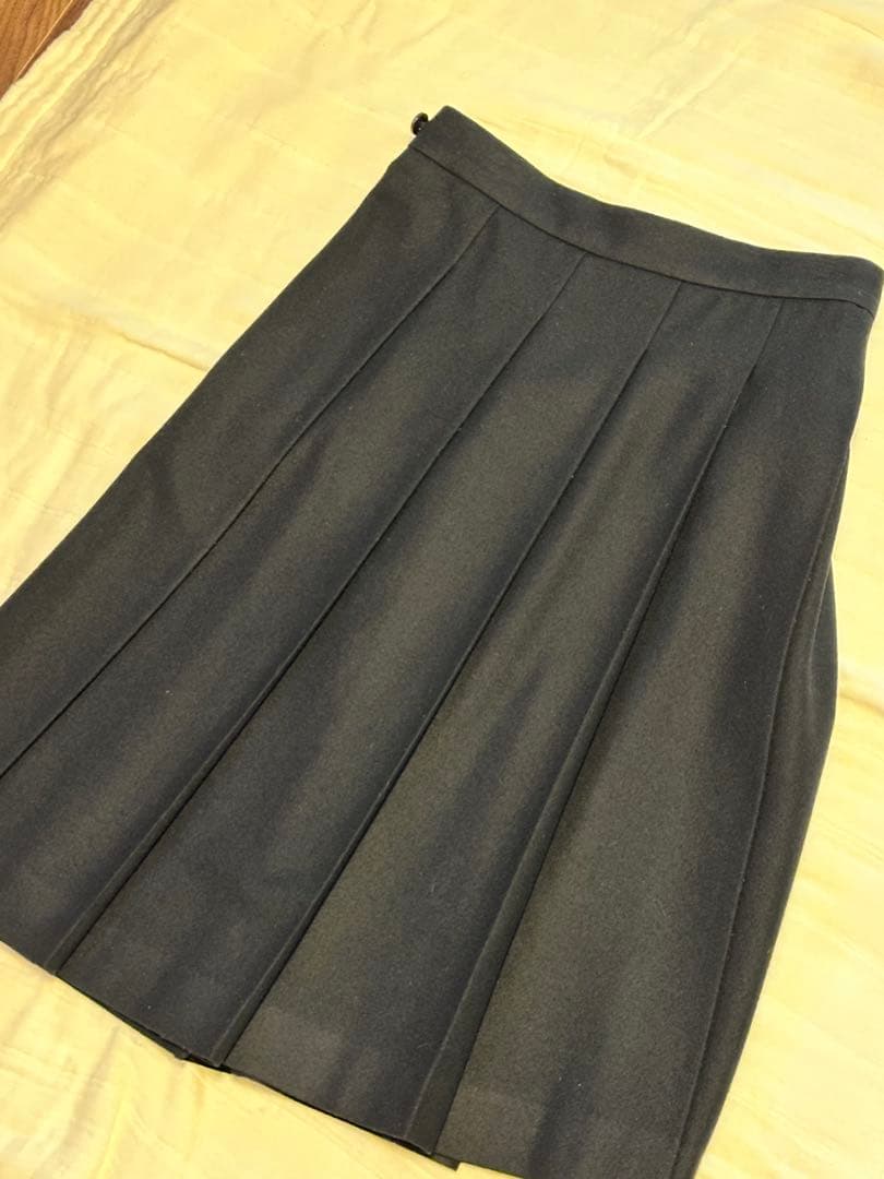 HYKE ハイク プリーツスカート ひざ丈 黒