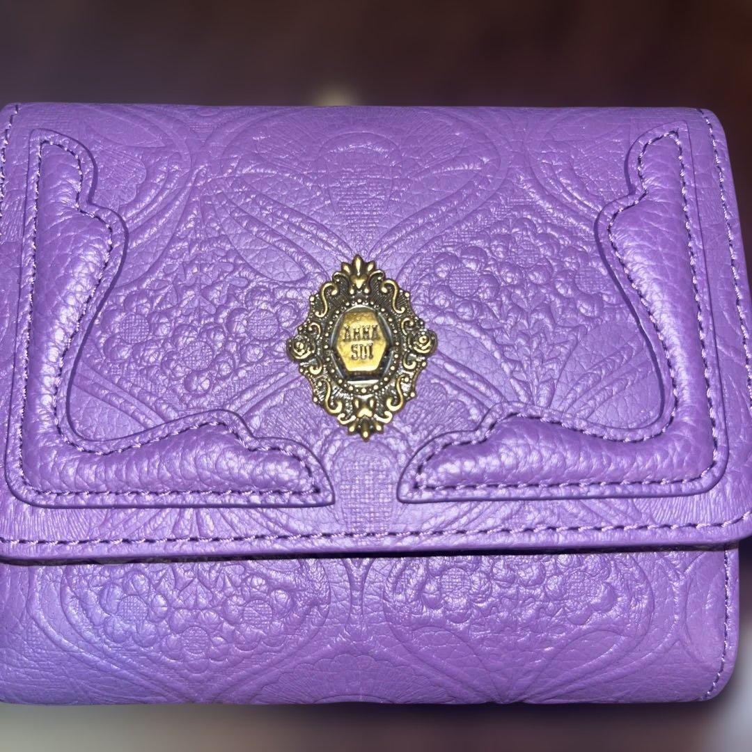 新品タグ付、 アナスイ、パープル、型押し牛革二つ折り財布