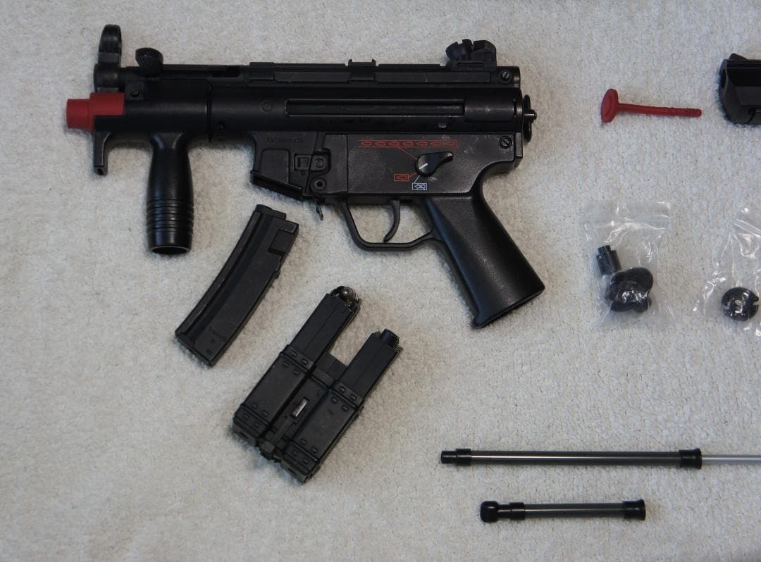 トイガン DESERT EAGLE 50AE & MP5 KurzA4