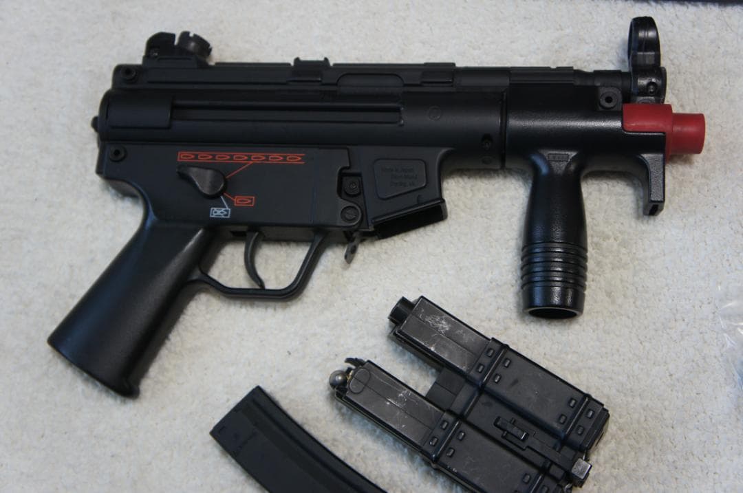 トイガン DESERT EAGLE 50AE & MP5 KurzA4