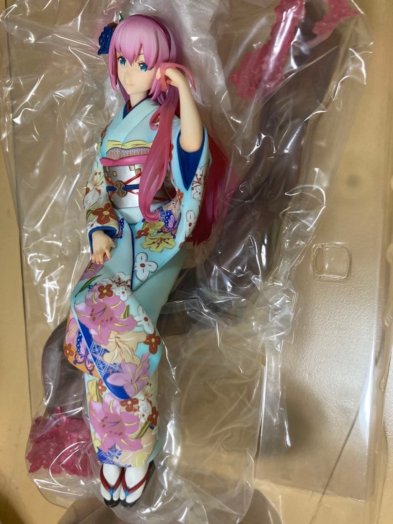 ストロンガー VOCALOID 巡音ルカ 花色衣　1/8 スケール　フィギュア