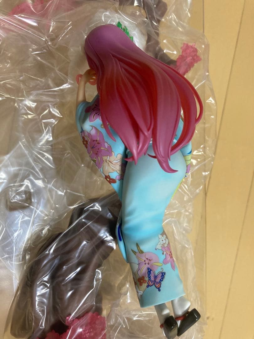 ストロンガー VOCALOID 巡音ルカ 花色衣　1/8 スケール　フィギュア