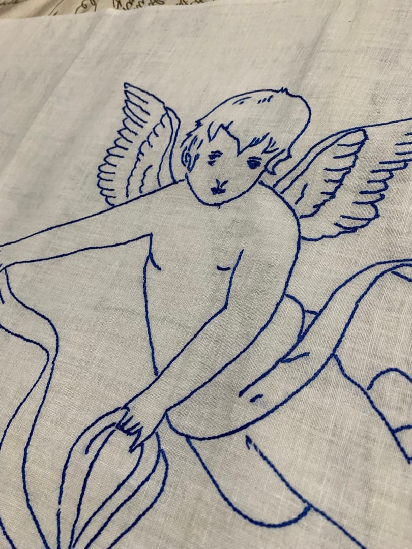 フランスアンティーク　大型145㎝の天使と文字が刺繍された可愛い過ぎるカーテン！