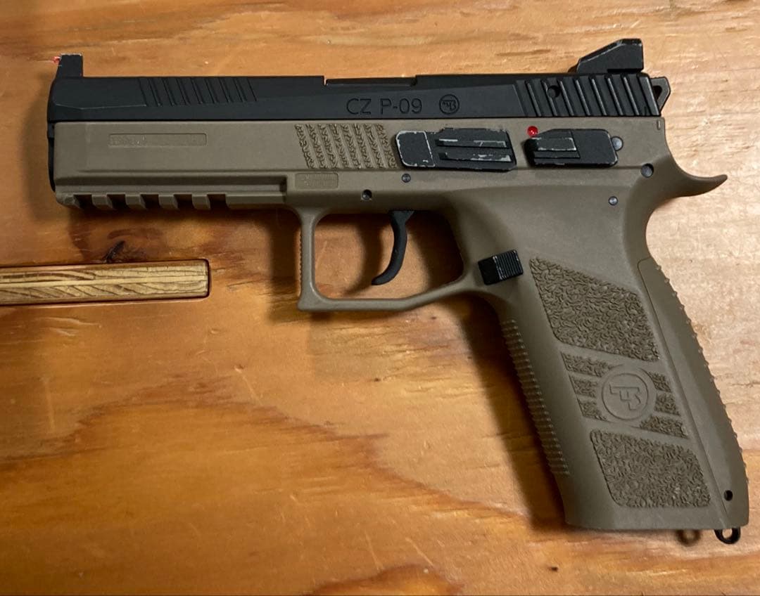 CZ P-09 ガスガン マガジン2本付き　carbon8