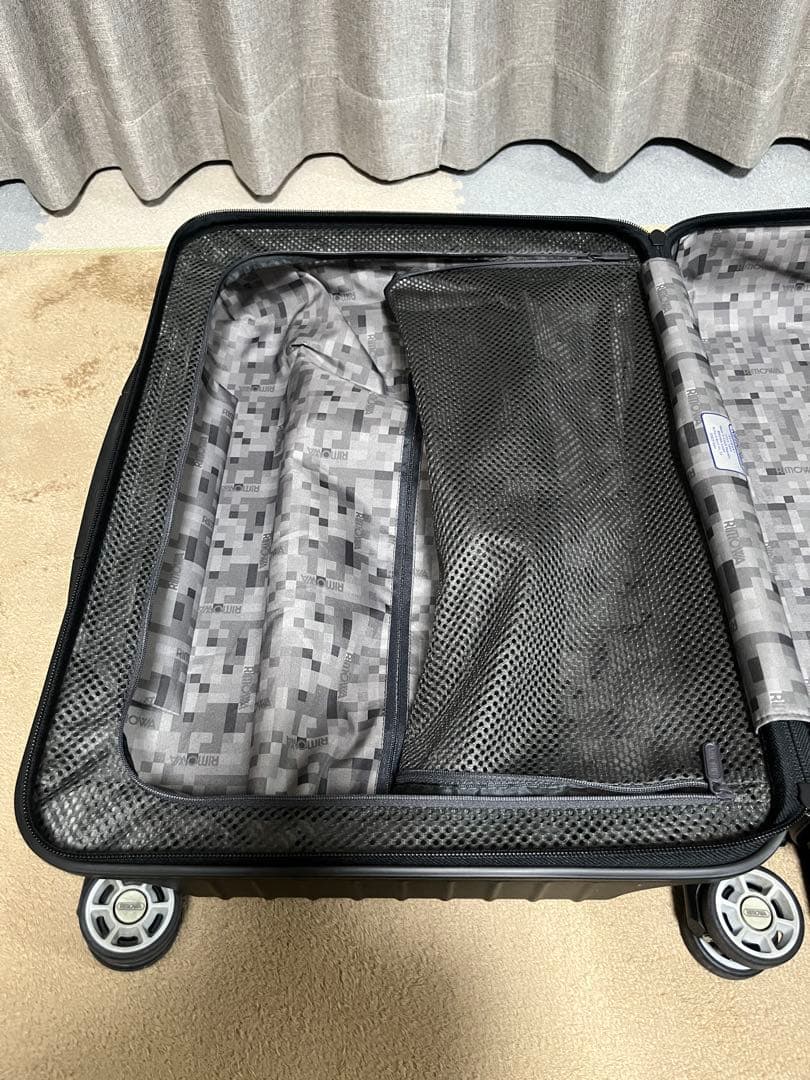 最終値下げ【美品】リモワ　サルサ　35L 4輪　マットブラック　機内持込　TSA