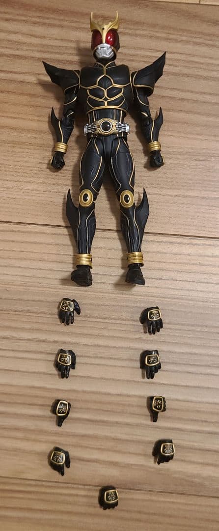 S.H. フィギュアーツ　真骨彫製法　仮面ライダークウガアルティメットフォーム
