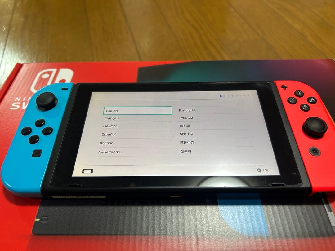 Nintendo Switch 本体 +Joy-Con充電グリップ2個