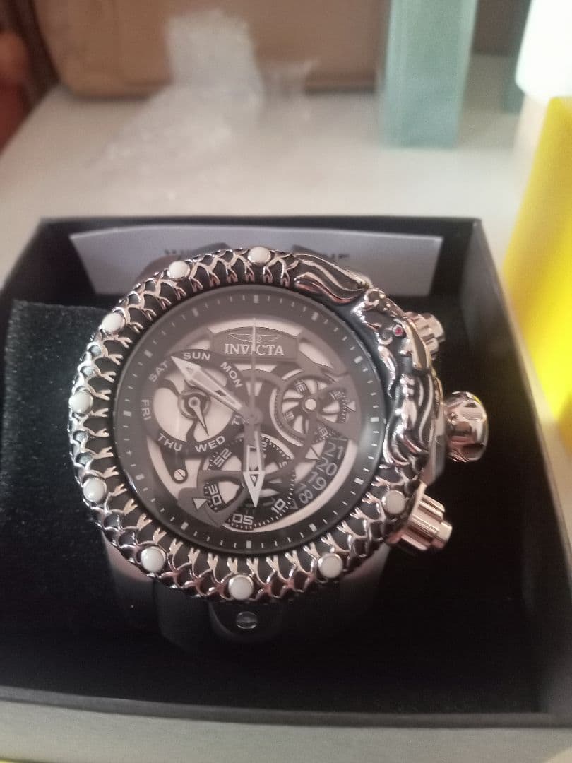 KOU　月末特価　invicta　インビクタ　ベノム　メンズ　ドラゴン　竜