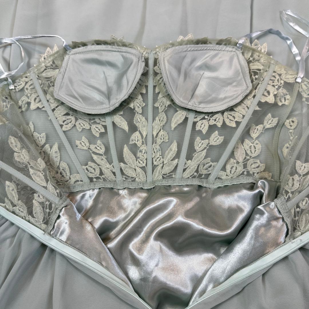 ミントグリーン刺繍スリーブレスロングドレス