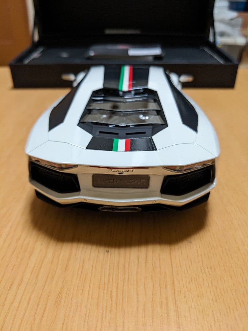 MRコレクション 1/18　ランボルギーニ アヴェンタドール