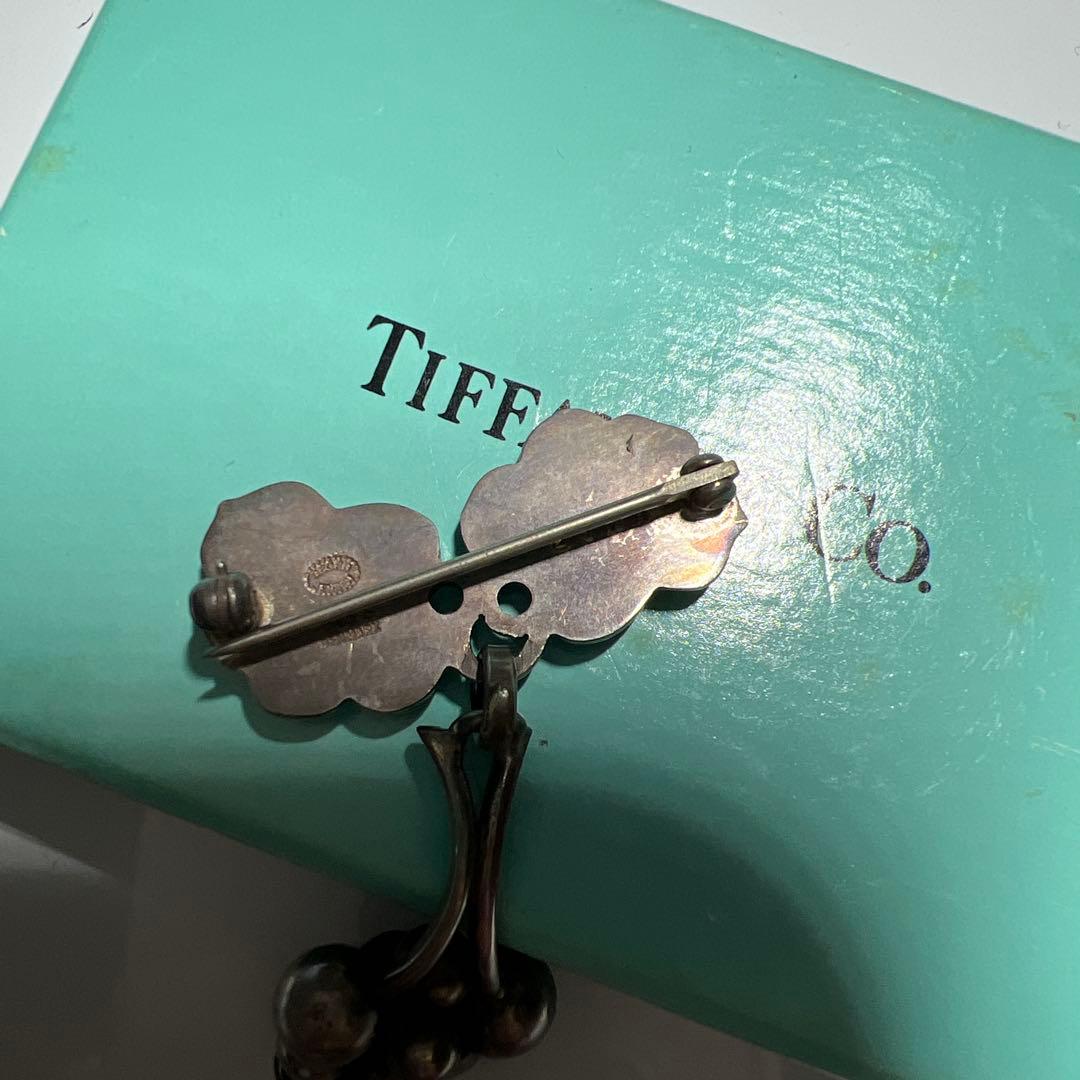 ジョージジェンセンの1992年イヤーペンダントでラピスラズリが使われ。￼