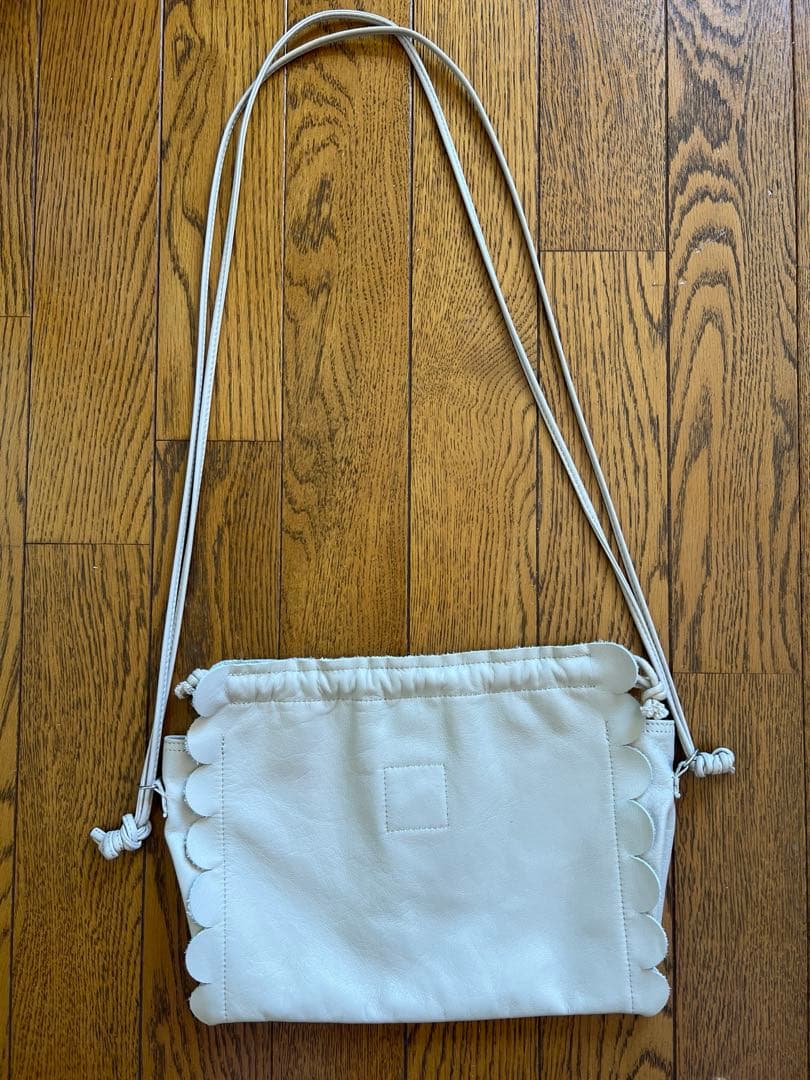 ラドロー　スカラップショルダーバック