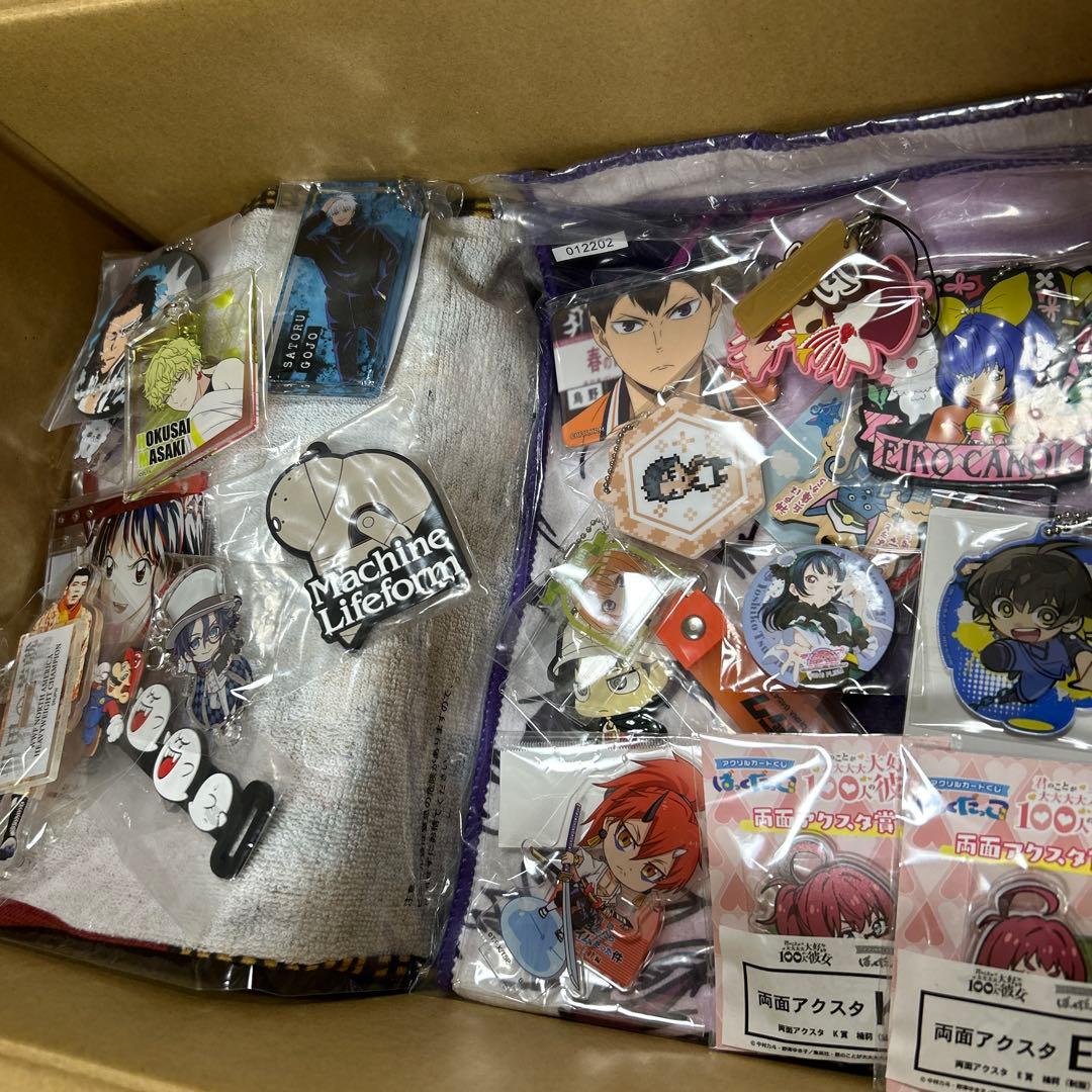 キャラクターグッズまとめ売り　漫画　アニメ　グッズ　セット　おまとめ　290個