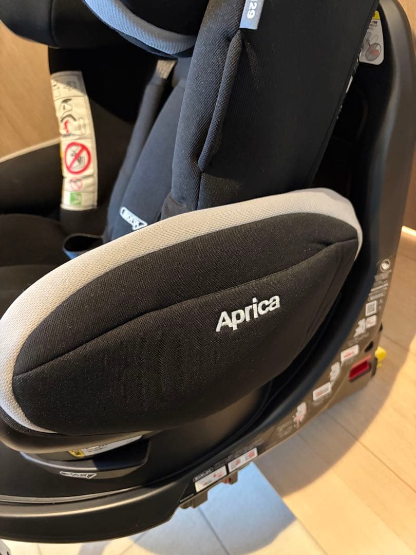 ApricaISOFIXチャイルドシートフラディアプラスシルバーブラック