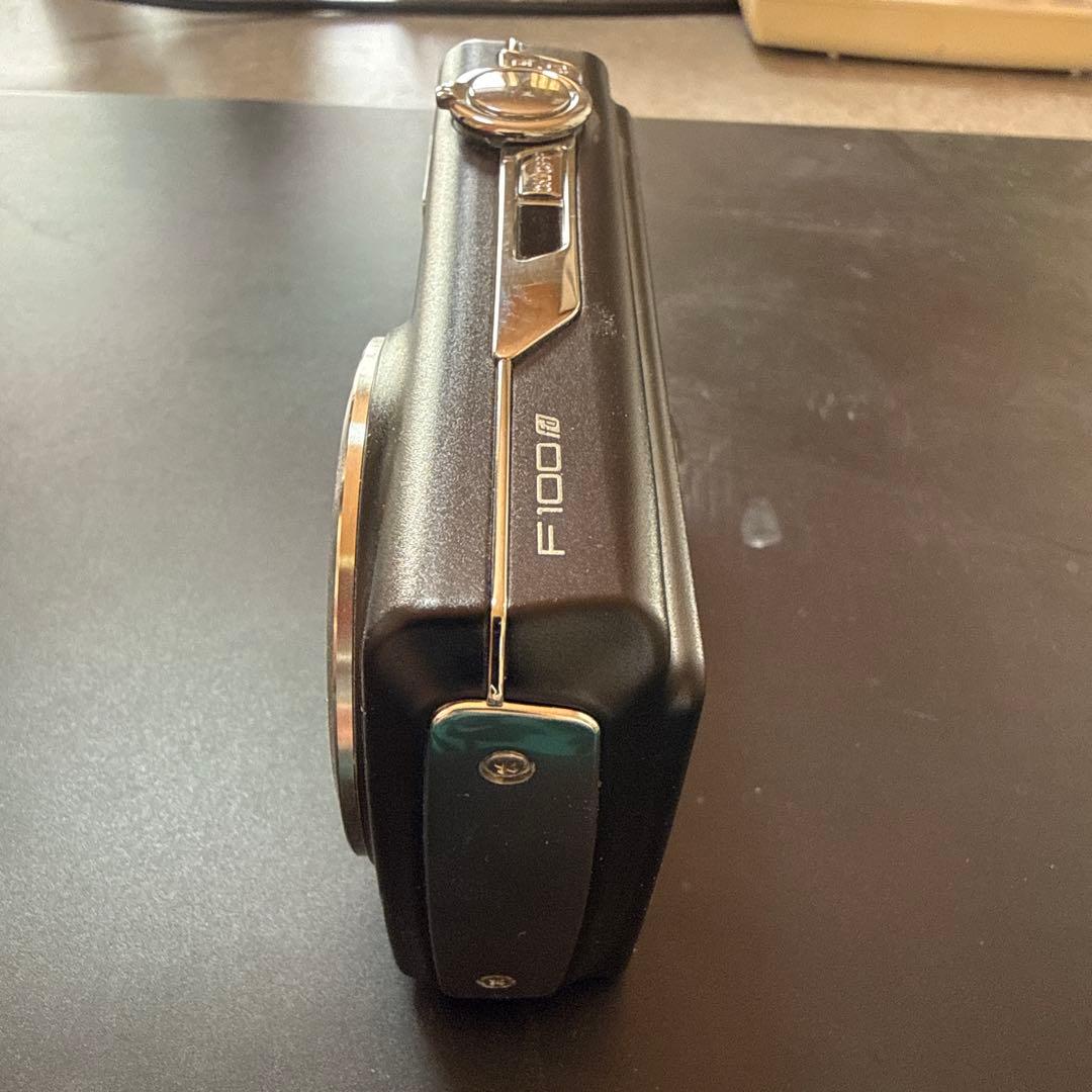 Fujifilm FinePix F100fd コンパクトデジタルカメラ