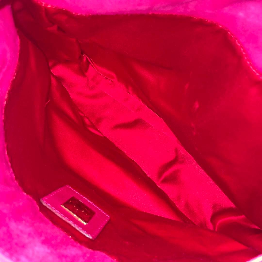 Fendi ピンク スエード ショルダーバッグ　マンマバケット