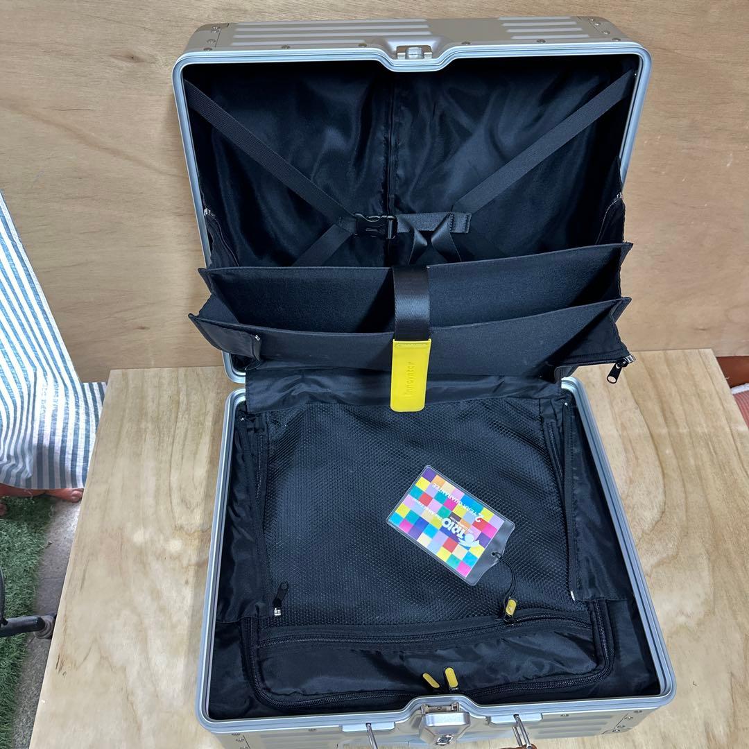 innovator inv1611 ４２Ｌシルバー アルミニウム キャリーケース