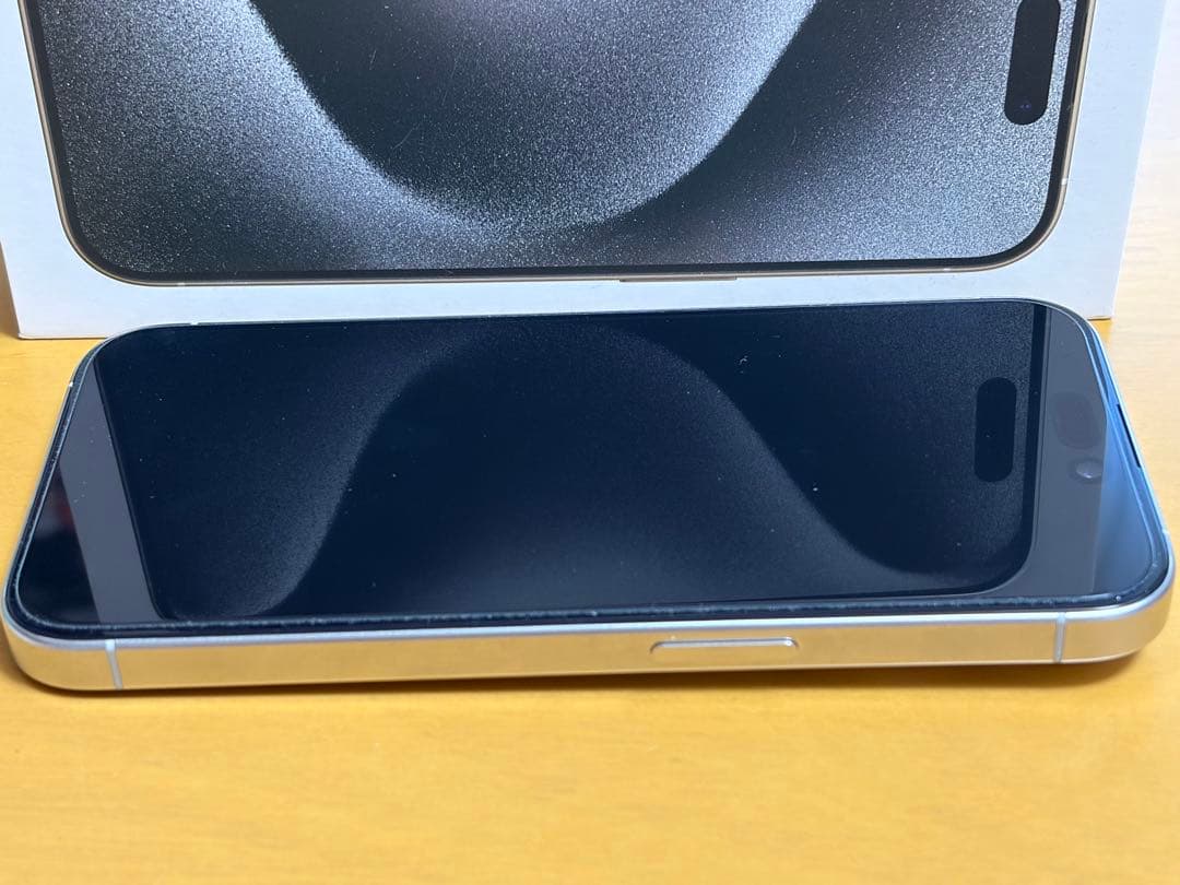 Apple iPhone 15 Pro 256GB 本体 ホワイトチタニウム