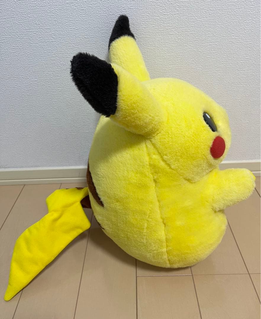 ピカチュウ　等身大　ぬいぐるみ　TOMY